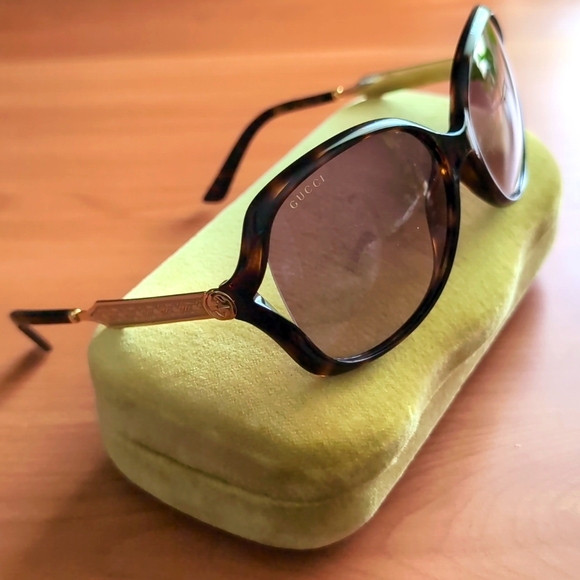 GUCCI Sunglasses (GG0076S)